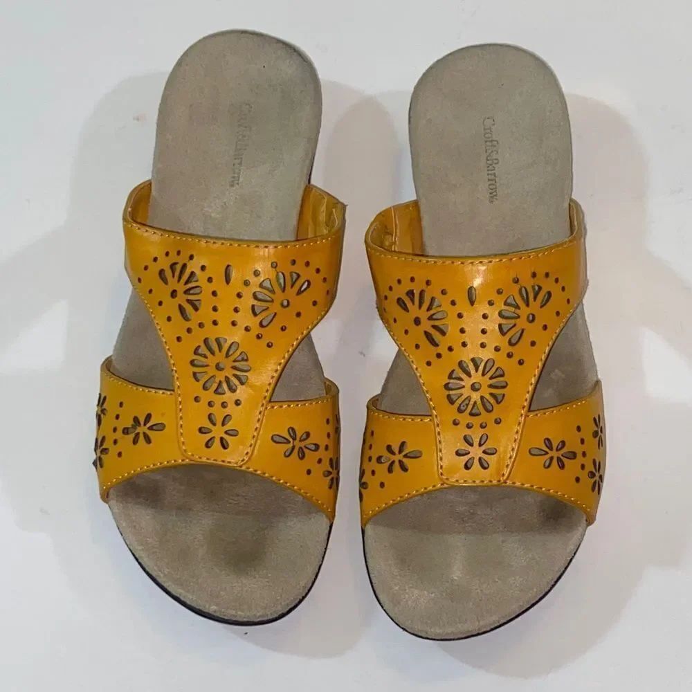 10/$50 Croft & Rarrow Women's Yellow Floral Sandals Size 7 MED